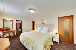 Гостиница Полюстрово Санкт-Петербург Люкс с гидромассажной ванной-1