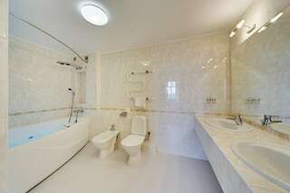 Гостиница Полюстрово Санкт-Петербург Люкс с гидромассажной ванной-14